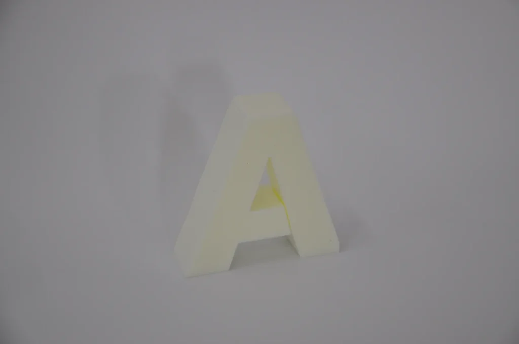 Litery przestrzenne (4)